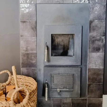 Maritime Secluded On The Dike *