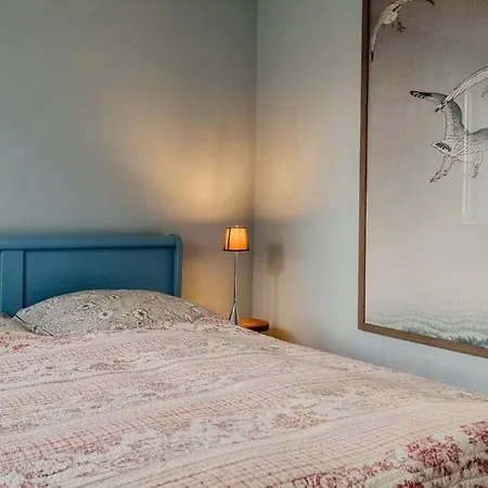 Maritime Secluded On The Dike Feriehus