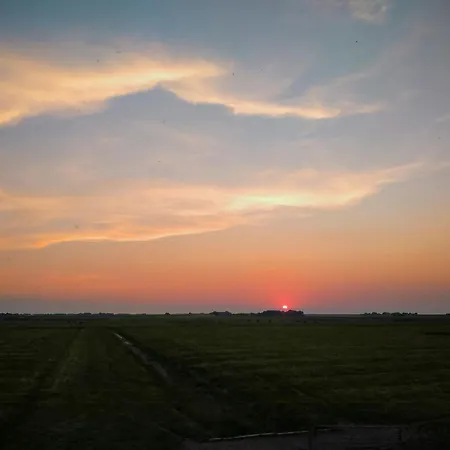 Vakantiehuis Maritime Secluded On The Dike *