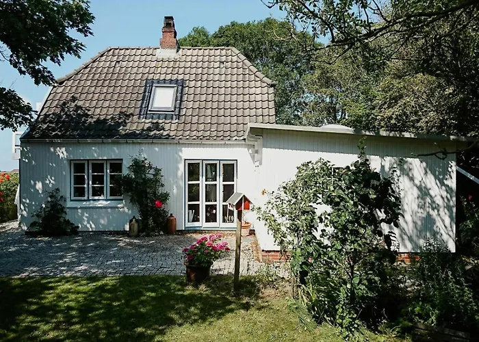 Maritime Secluded On The Dike * Osterhever